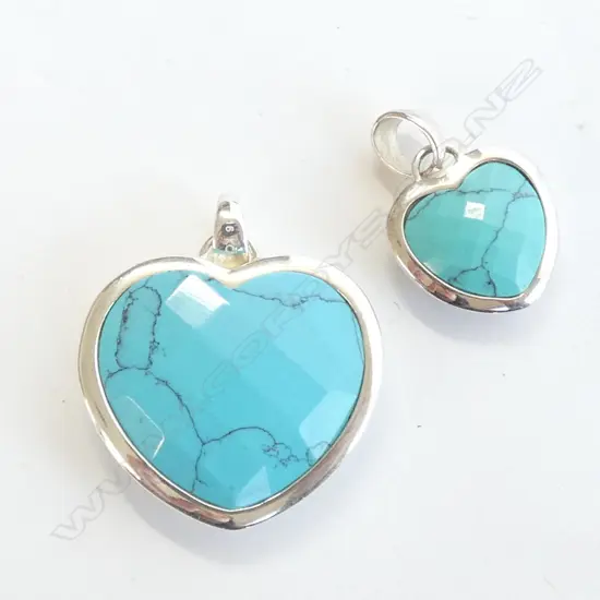 TWO KAGI HEART PENDANT