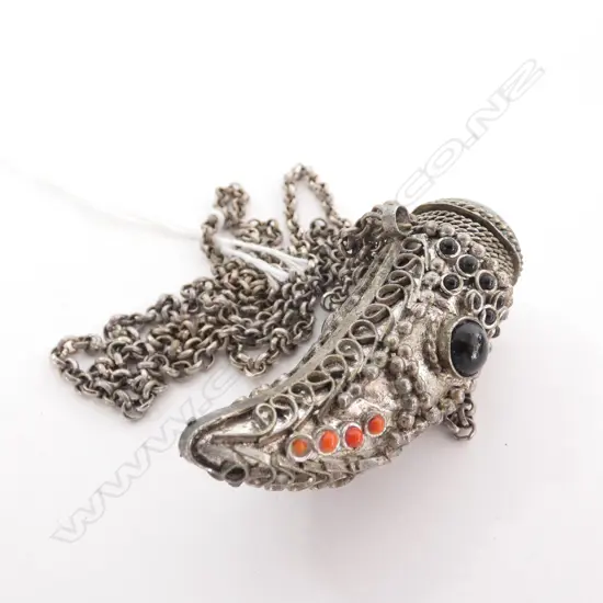 ORNATE HORN SHAPED SNUFF BOTTLE NECKLACE - BLUE STONE LID. 