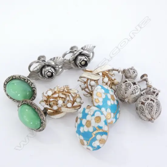 5 PAIR SCREW IN EARRINGS