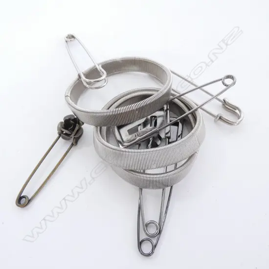 5 ASST KILT PINS, 3 METAL SLEEVE GARTERS & ONE OTHER PIN