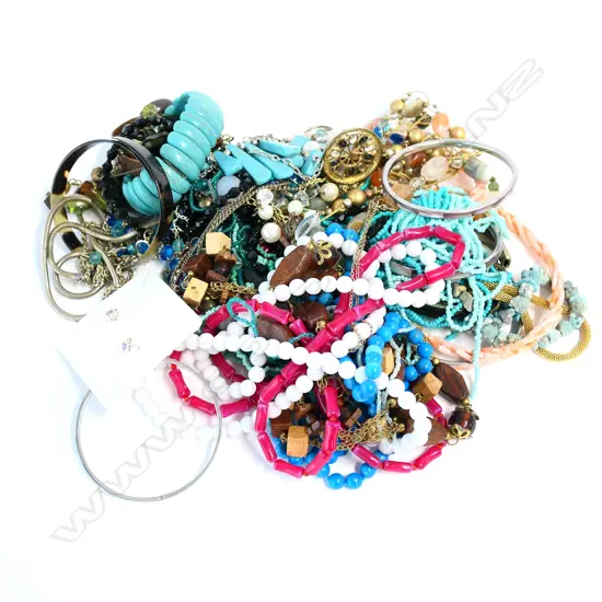 BAG ASST. COSTUME NECKLACES ETC