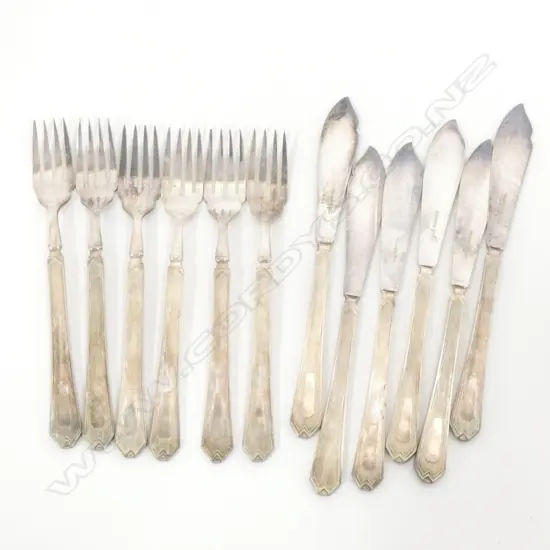 ART DECO WALKER & HALL FISH KNIVES & FORKS (12PCS) 
