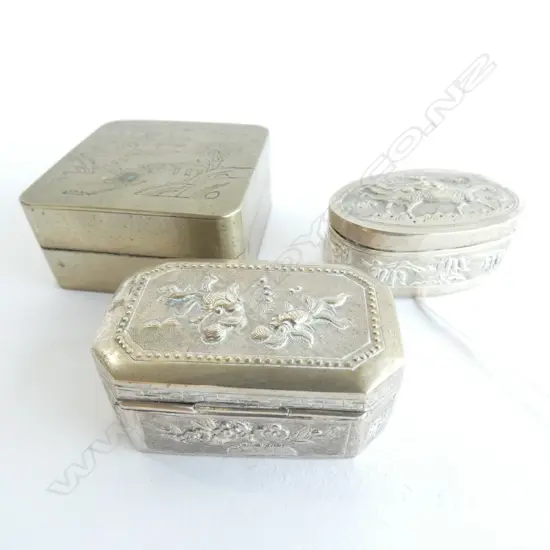 3 SMALL ORIENTAL LIDDED BOXES 1 900 SILVER 19 GRAMS