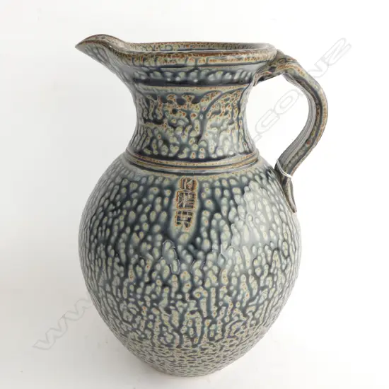 LARGE KIM MORGAN JUG WITH A FAUX BLUE ASH TRICKLE H.310mm