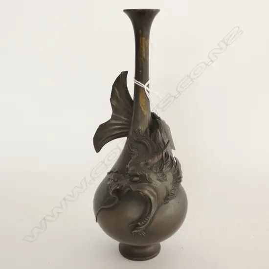 JAPANESE LATE MEIJI PERIOD BRONZE VASE H. 245M