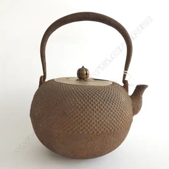 OLD JAPANESE IRON TEAPOT WITH BRASS LID  H. 240MM