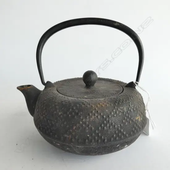 SMALL JAPANESE IRON TEAPOT H. 170MM
