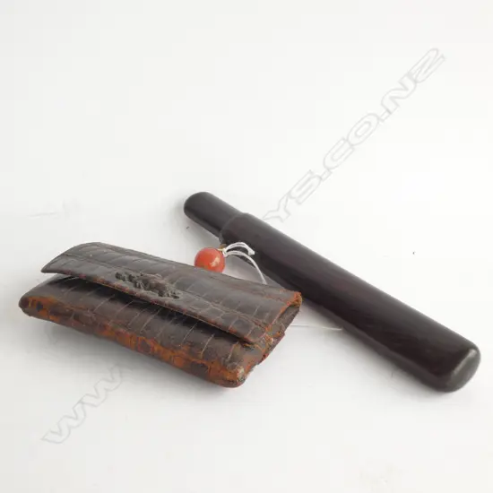 OLD JAPANESE SMOKERS SET. PIPE POUCH BEAD