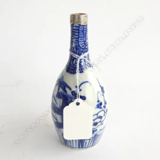 (18134) 19thC CHINESE B&W SMALL VASE SILVER TOP