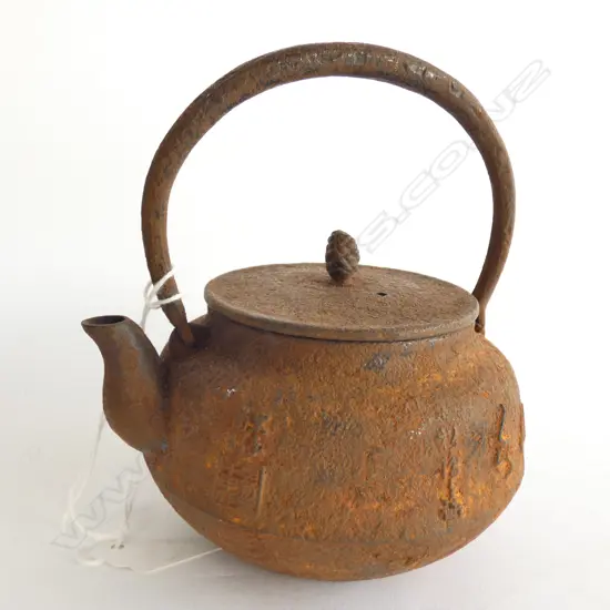 SM OLD IRON TEAPOT - CALLIGRAPHY AROUND SIDES. H. 130MM