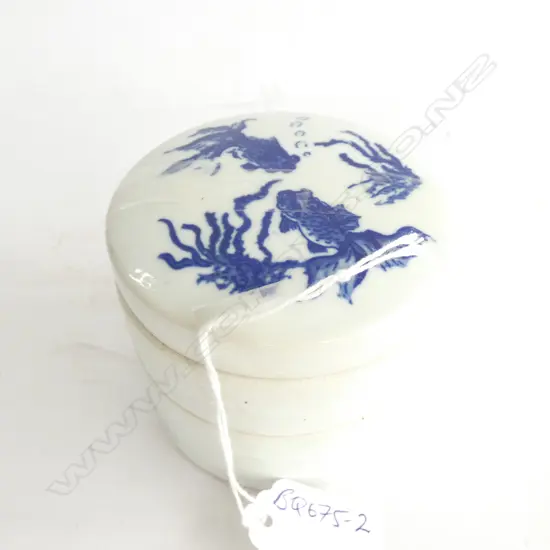 CHINESE B&W PORCELAIN DISH SET. GOLDFISH. Dia.80mm