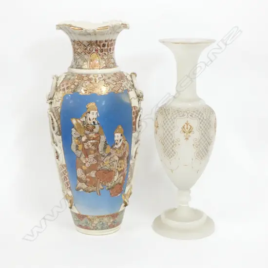 WHITE GLASS VASE H. 420MM + SATSUMA VASE AF H. 460MM