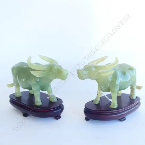 PR GREEN CRYSOPHASE WATER BUFFALO & WOODEN STANDS L. 120MM