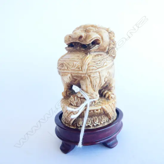 OLD CARVED IVORY ORIENTAL LION H. 75MM ON WOODEN STAND (REPAIR TO STAND)