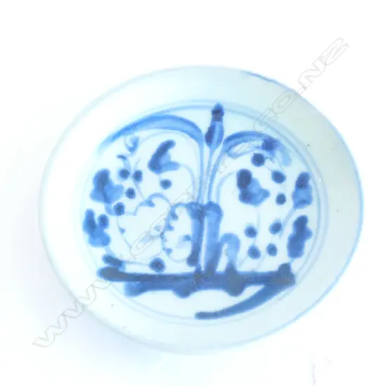 SMALL BLUE & WHITE CHINESE DISH 