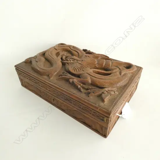 ANTIQUE CHINESE HAND CARVED JEWELLERY BOX, c.1880'S