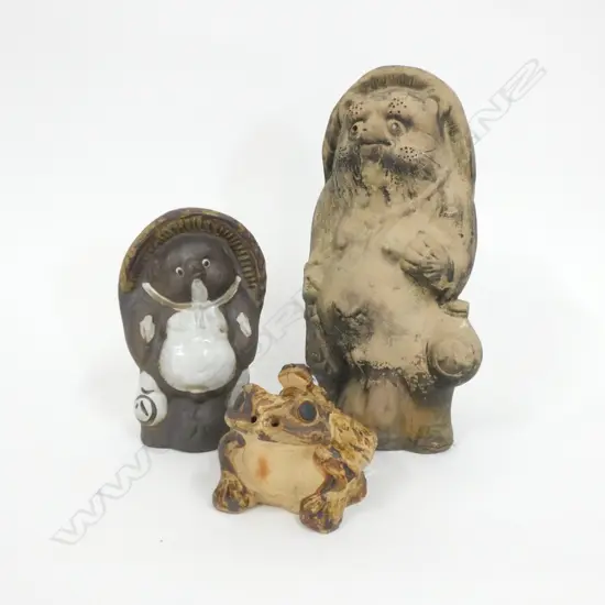 PR JAPANESE TANUKI RACCOON DOGS; 1 SM H. 200MM & 1 LG H. 315MM & PR FROGS L. 155MM