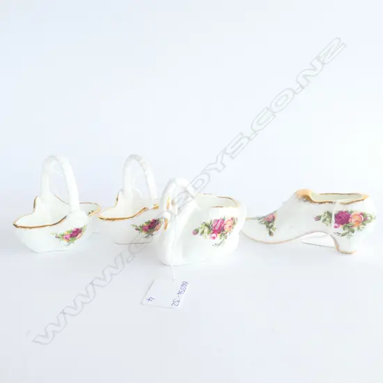 ROYAL ALBERT OLD COUNTRY ROSES SHOE L. 110MM 2 BASKETS H. 80MM &  SWAN L. 80MM