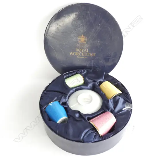 ROYAL WORCESTER 4 COFFEE CUPS & SAUCERS QUEENS 80TH BIRTHDAY  - BOXED