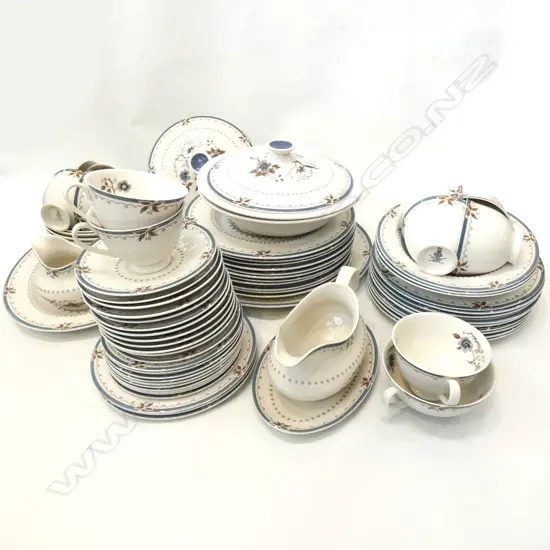 ROYAL DOULTON 'OLD COLONY' DINNER SERVICE