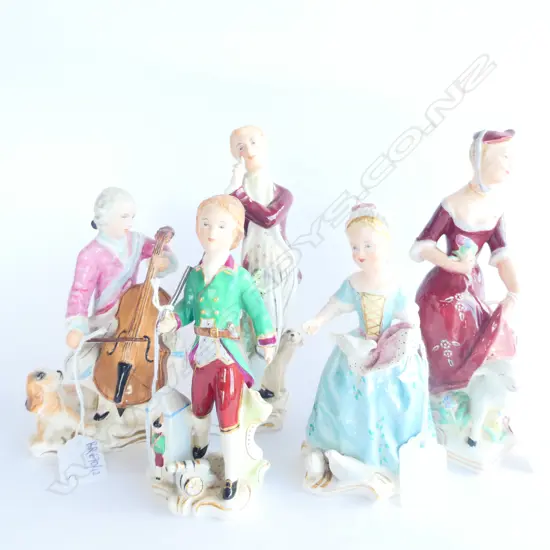 5 WEDGWOOD FIGURINES; SHEPHERD & SHEPHERDESS AF, CELLO, PEACE & WAR H. 190MM