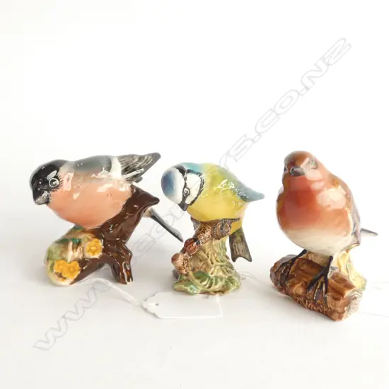 3 BESWICK BIRD FIGURINES - BLUE TIT 992 - BULLFINCH 1042 & ROBIN 980