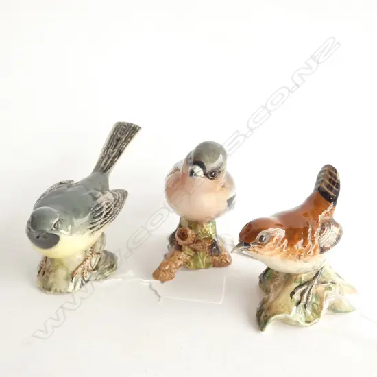 3 BESWICK BIRD FIGURINES CHAFFINCH 991 - GREY WAGTAIL 1041 &WREN 993