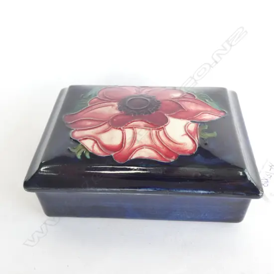 MOORCROFT ANEMONE LIDDED BOX 120 X 90