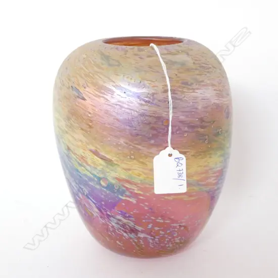 CHUCK SIMPSON SIGNED ART GLASS VASE '88 H. 180MM