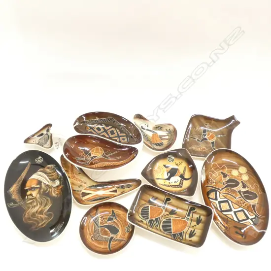 10 MARTIN BOYD LITTLE SYDNEY POTTERY DISHES 