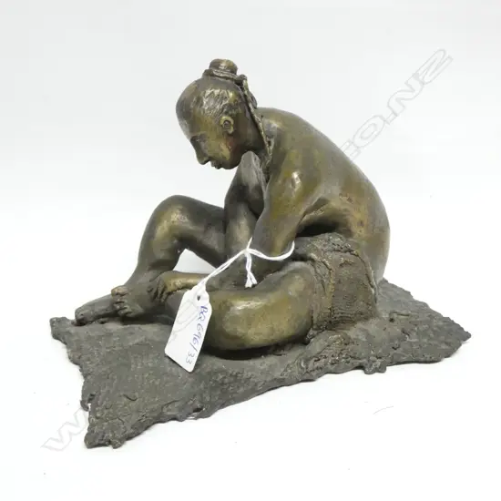 BRONZE SCULPTURE SEATED WOMAN L. 180MM