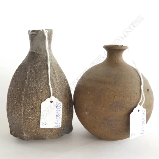 2 OLD SHIGARAKI ANAGAMA VASES. TALLEST H. 140MM