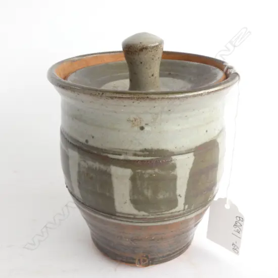 PETER STICHBURY LIDDED JAR H.140mm
