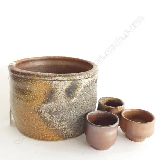 SHIGARAKI ANAGAMA TEA BOWL W. FELDSPAR INCLUSIONS(DIA. 170MM) + 3 SM CUPS