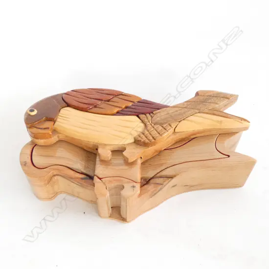 VINTAGE WOODEN BOX  A PARROT L. 210MM