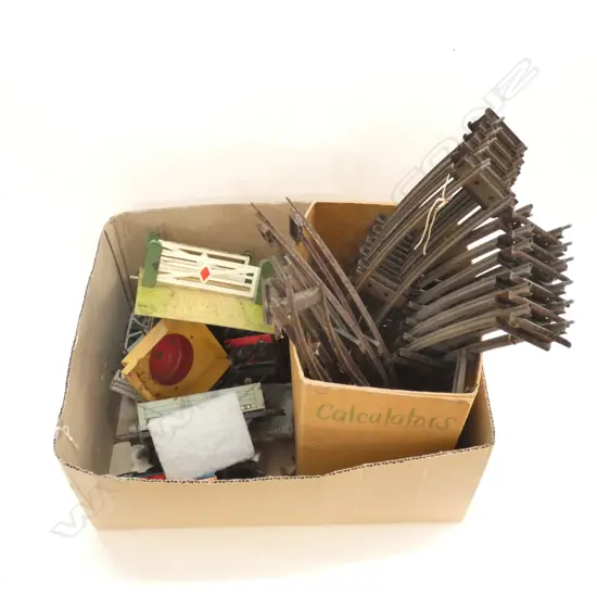 BOX HORNBY TRAINSET PIECES 