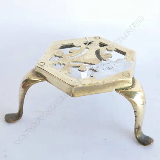 OLD BRASS POT STAND TRIPOD