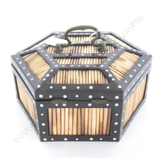 EARLY 20TH CENTURY CEYLON PORCUPINE QUILL HEXAGONAL BOX  DIA. 190MM