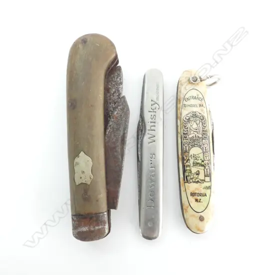 3 OLD POCKET KNIVES; DEWARS WHISKY / ROTORUA  & OLD WOODEN POCKET KNIFE.