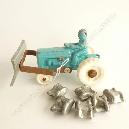 FUN HO 404 FERGIE BULLDOZER L. 130MM & FUN HO KNUCKLEBONES (6)