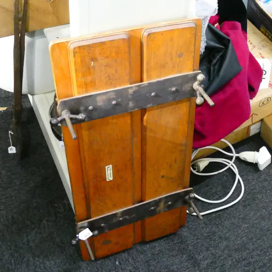 VINTAGE WOODEN TROUSER PRESS L. 710MM