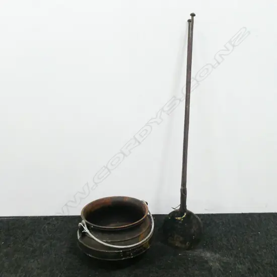 CAST IRON POT H. 170MM + TONGS L. 875MM