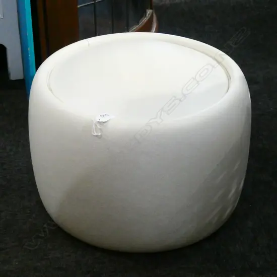 RETRO WHITE VINYL POUF 450MM DIA