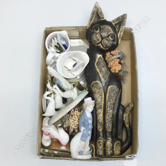 SM BOX FIGURINES INCL. MINIATURES & NAO 