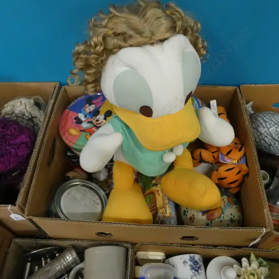 BOX LOT VINTAGE TOYS ETC. INCL TINS, DOLLS WIG