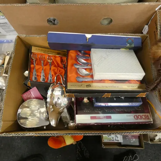 BOX LOT CASED CUTLERY ETC