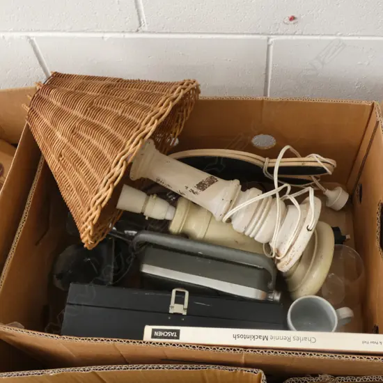 BOX LOT LAMPS ETC 