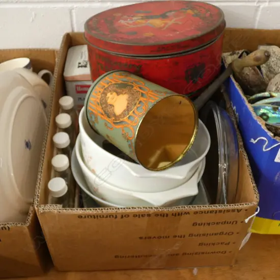 BOX LOT VINTAGE TINS, MINCER ETC