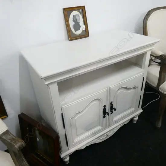 HAMPTON STYLE SMALL SIDEBOARD, 900 X 450 X 840MM