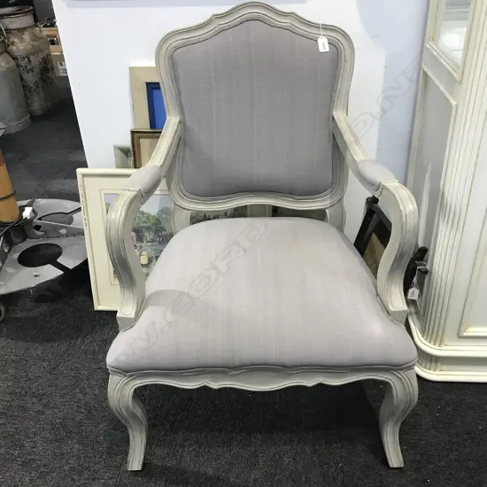 HAMPTON STYLE GREY MATERIAL COVERED CHAIR, 620 X 530 X 880MM